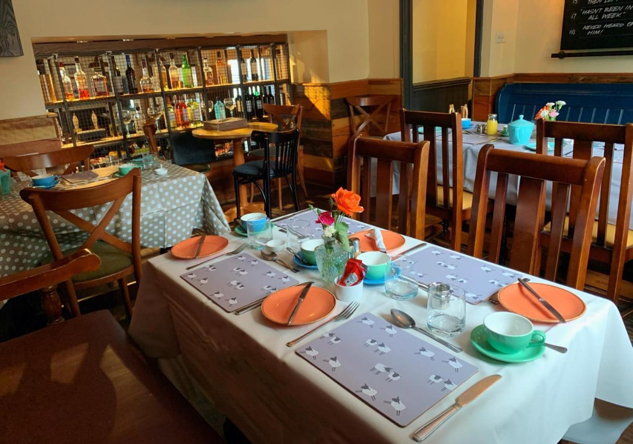 The Bay Horse, Masham Hotel Bagian luar foto